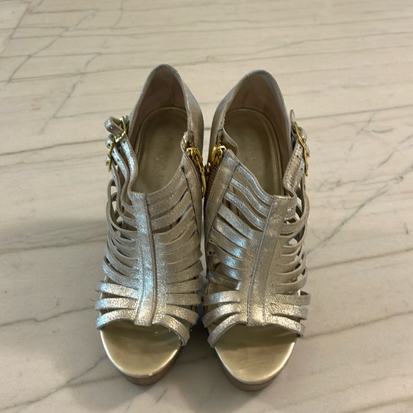 Lauren by Ralph Lauren gold heels - Picture 2 of 9